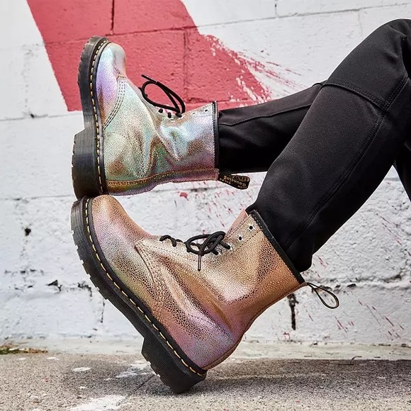 Dr. Martens Women's 1460 Sand Rainbow Ray Boots Ladies Size 6 BRAND NEW IN BOX - Picture 3 of 14